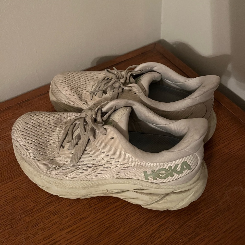 Hoka Women’s Clifton 8 Running Shoes Size 6